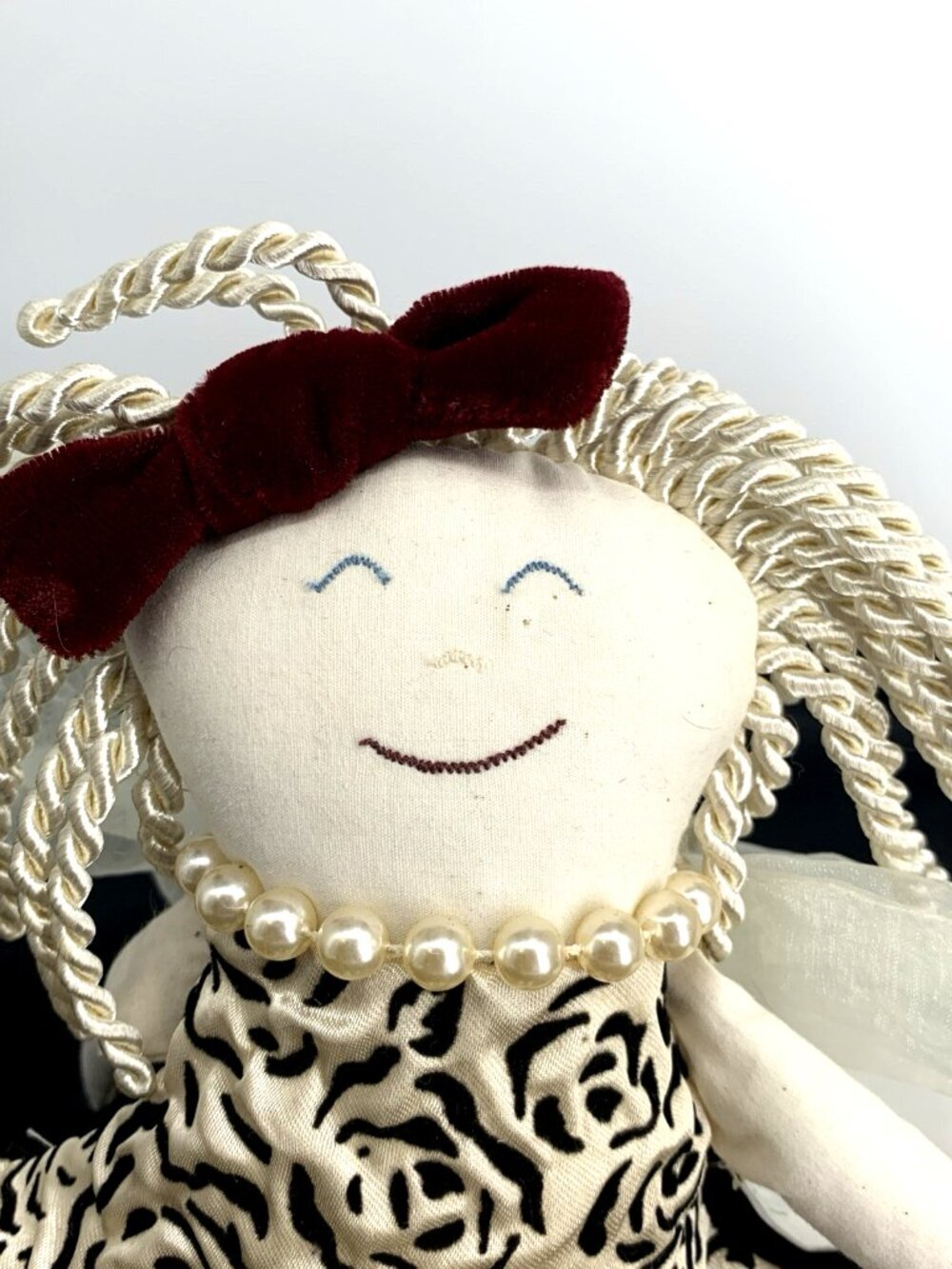 Woof N Poof Luminous Angel Fairy White Hair Faux Pearl Necklace Weighted NWT 15" - Picture 2 of 9
